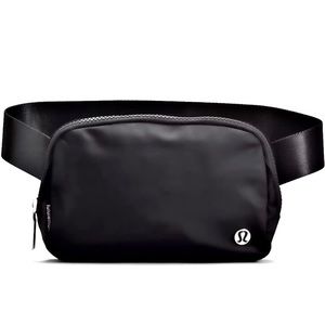NWT 🍋 Lululemon Everywhere Belt Bag in black